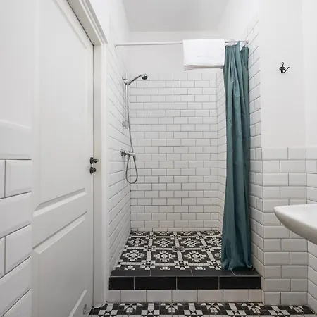 Hoza 35 Centre By Bookinghost *