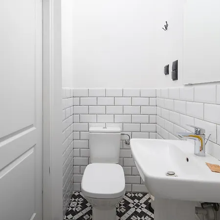 Hoza 35 Centre By Bookinghost *