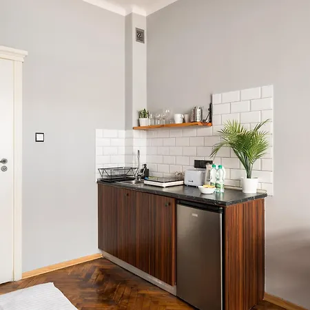 Hoza 35 Centre By Bookinghost *