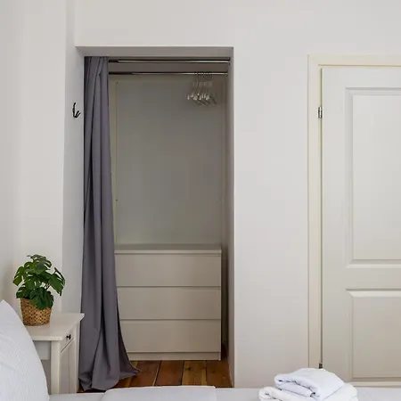 Hoza 35 Centre By Bookinghost *